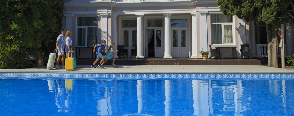 Отдых в Крыму по системе «все включено» с бассейном: идеальный вариант для беззаботного отпуска